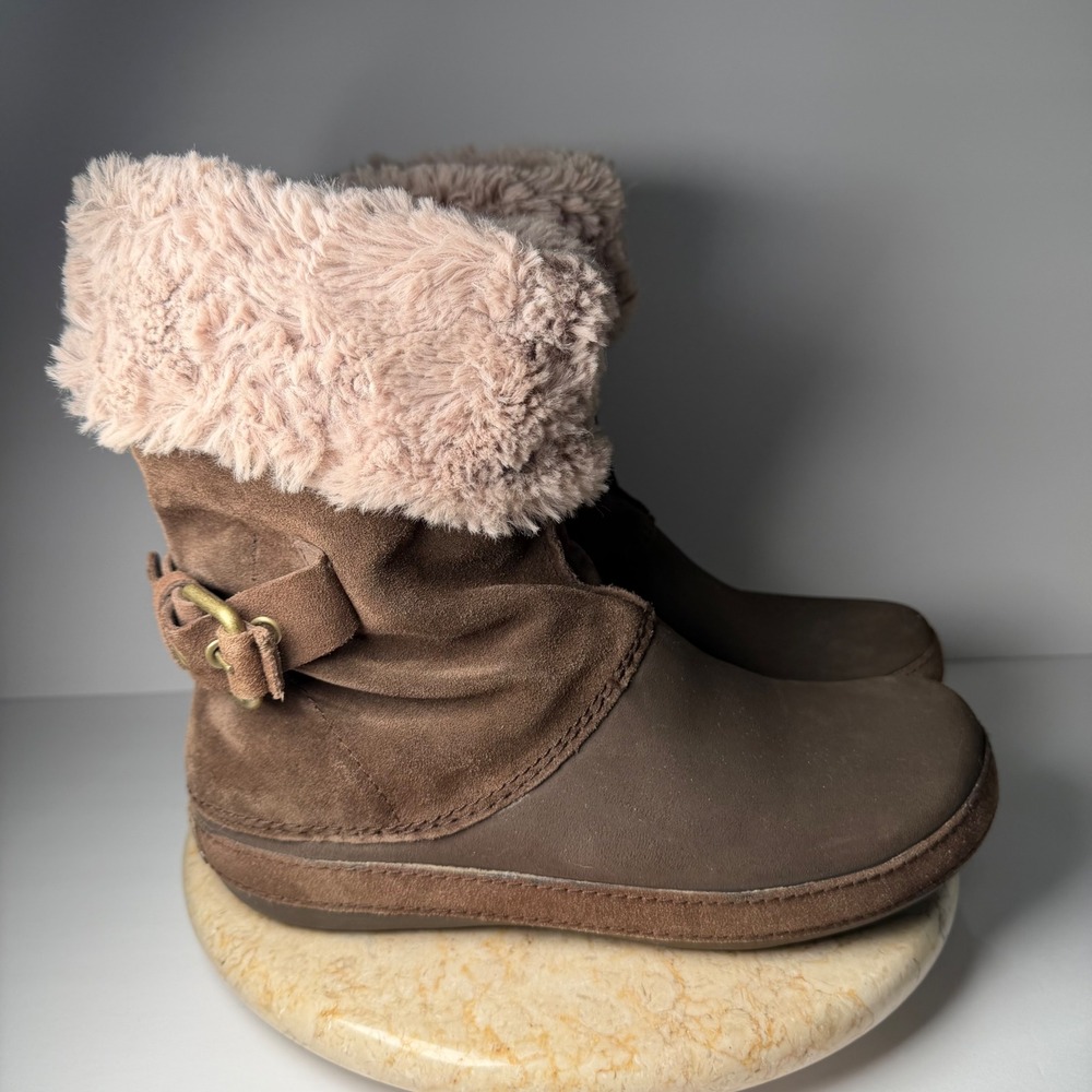 Crocs Berryessa Suede Button Boot 11 Brown Faux Fur Trim Winter Mid Calf